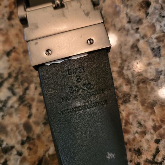 Guess reversible belt imitation leather size 30-32 size small - Picture 4 of 4